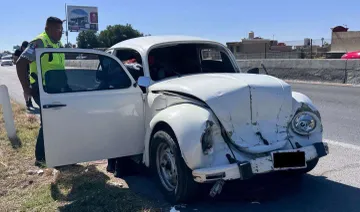 Autopista México-Pachuca: accidente entre ‘vocho’ y Sentra deja un lesionado