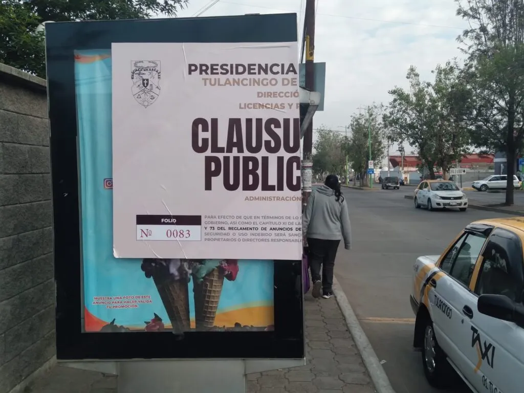 Clausuran publicidad en paraderos de Tulancingo