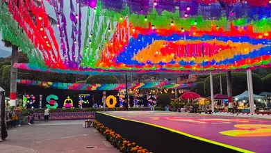 Fachada del ayuntamiento de Pisaflores en Hidalgo tras anuncio de cancelación del Xantolo.