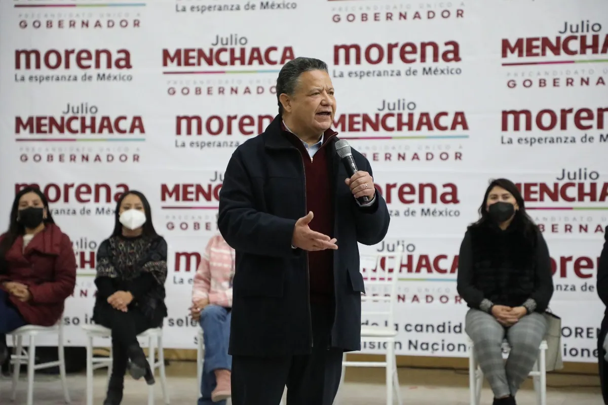 Julio Menchaca abierto a la crítica y al cuestionamiento