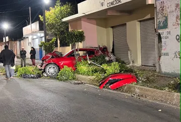 ¡Tragedia en Hidalgo! Choque entre auto y motocicleta deja tres jóvenes sin vida