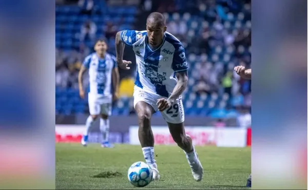 Robert Kenedy delantero del Club Pachuca