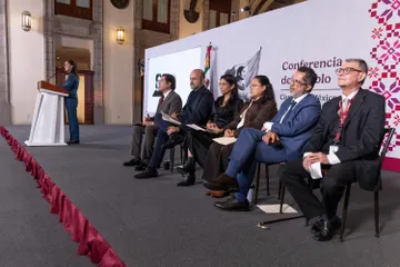 Sheinbaum plantea debate sobre redes sociales entre menores.