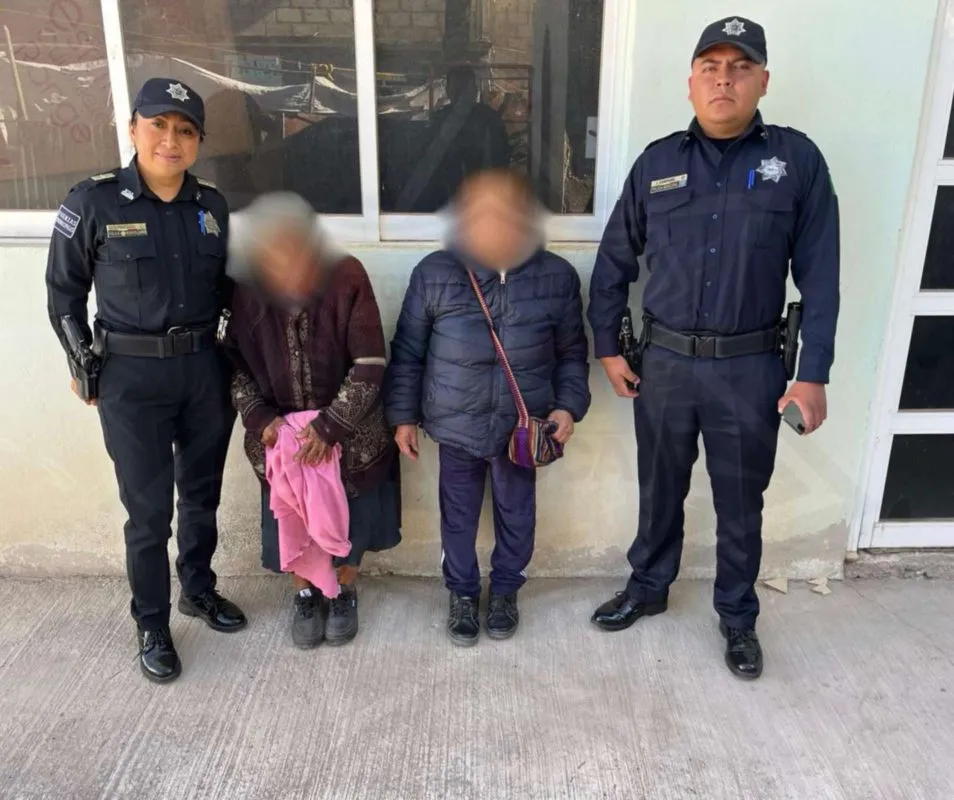 Abuelita extraviada en Pachuca fue resguardada y entregada a su familia