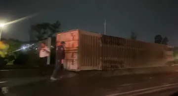 Tráiler pierde su contenedor en la México-Pachuca