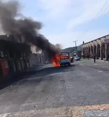 Incendian patrulla durante manifestación en Nopala