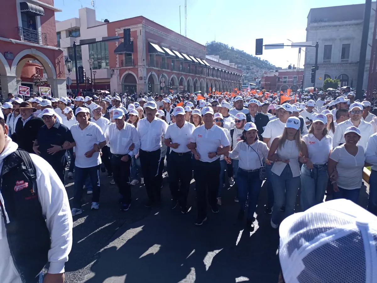 gerardo sosa castelán en la marcha de la UAEH