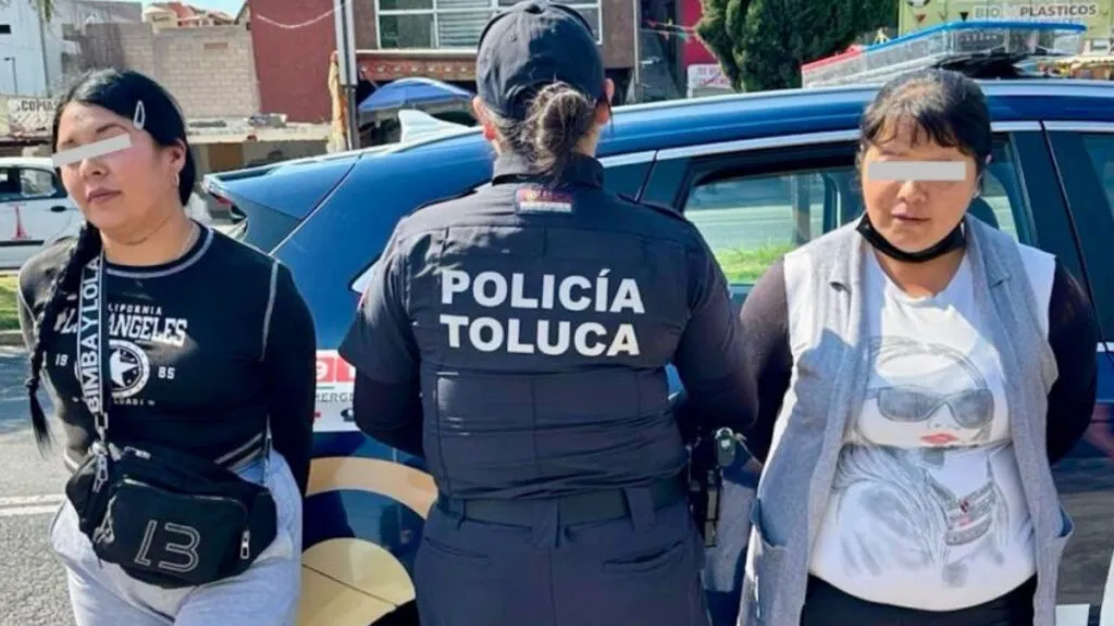Dos mujeres roban un iPhone 16 en el Centro de Toluca y así fueron detenidas