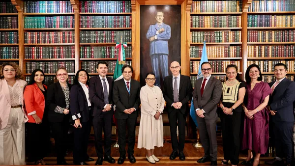 México refrenda ante la ONU su compromiso con los derechos humanos, destacando acciones en víctimas, seguridad, programas sociales y libertades.