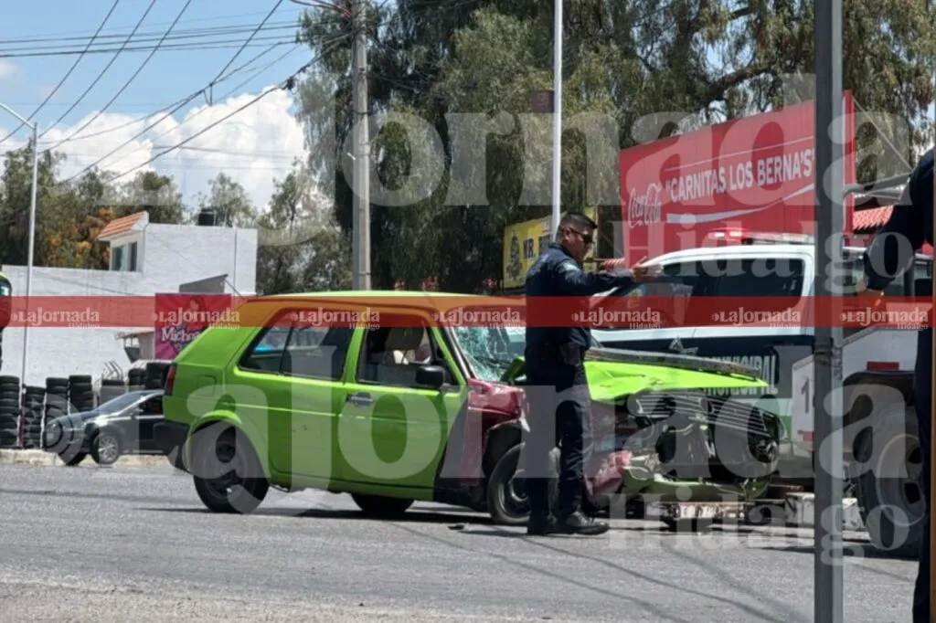Patrulla choca de frente con auto en Hidalgo; hay dos lesionados