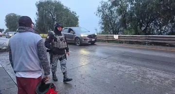 Manifestantes liberan la México-Querétaro a la altura de Tepeji del Río