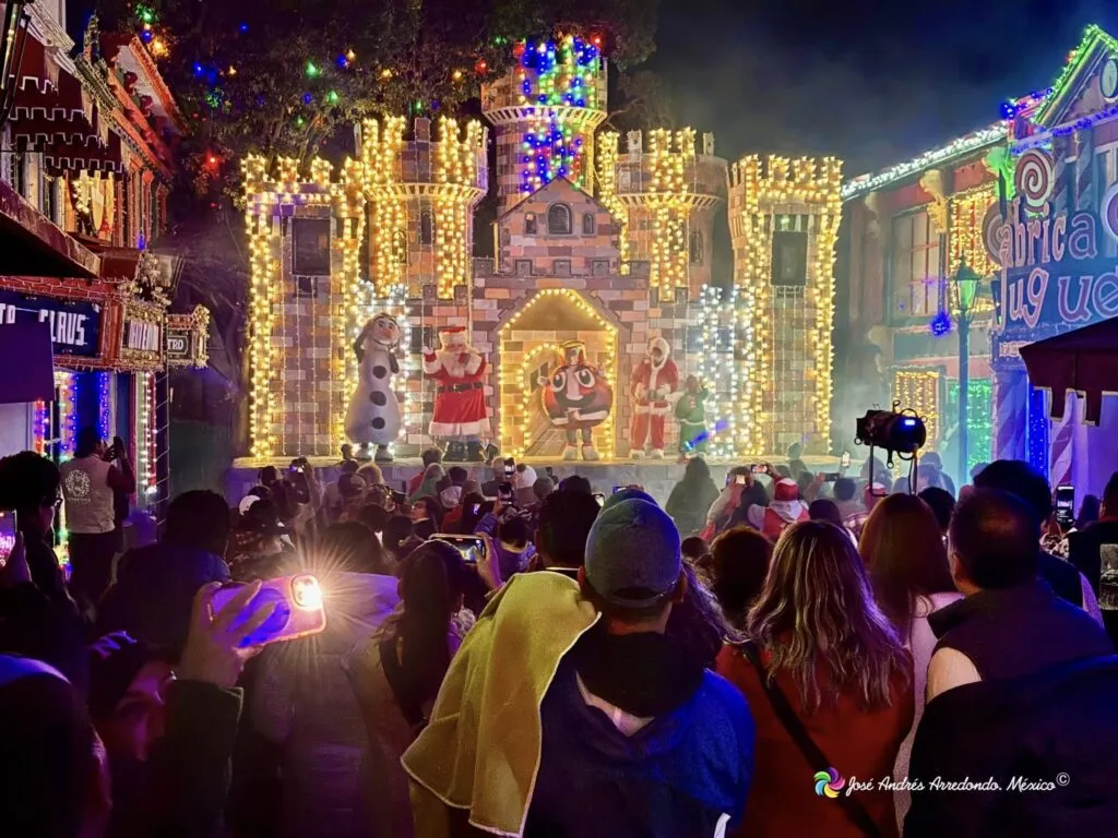¡La Navidad ya empezó en México! Descubre dónde ya encendieron el árbol y viven la magia decembrina