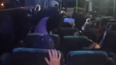 Pasajeros reclaman a chofer de autobús