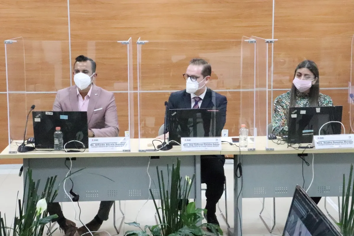 INE Hidalgo toma protesta a nuevos consejeros del IEEH