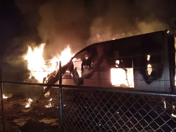 Pachuca: incendio consume caja de tráiler en Punta Azul