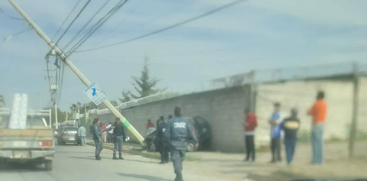 Fallece motociclista tras chocar contra poste en Pachuca