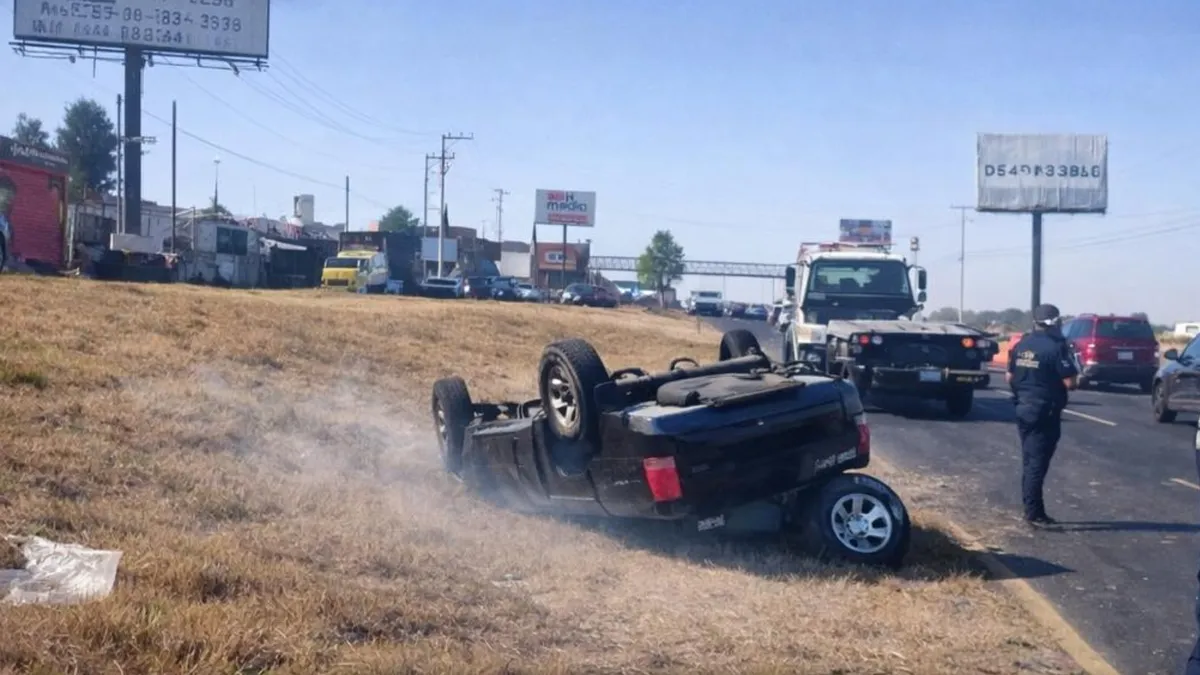 Volcadura registrada la mañana de este domingo en la autopista México–Pachuca