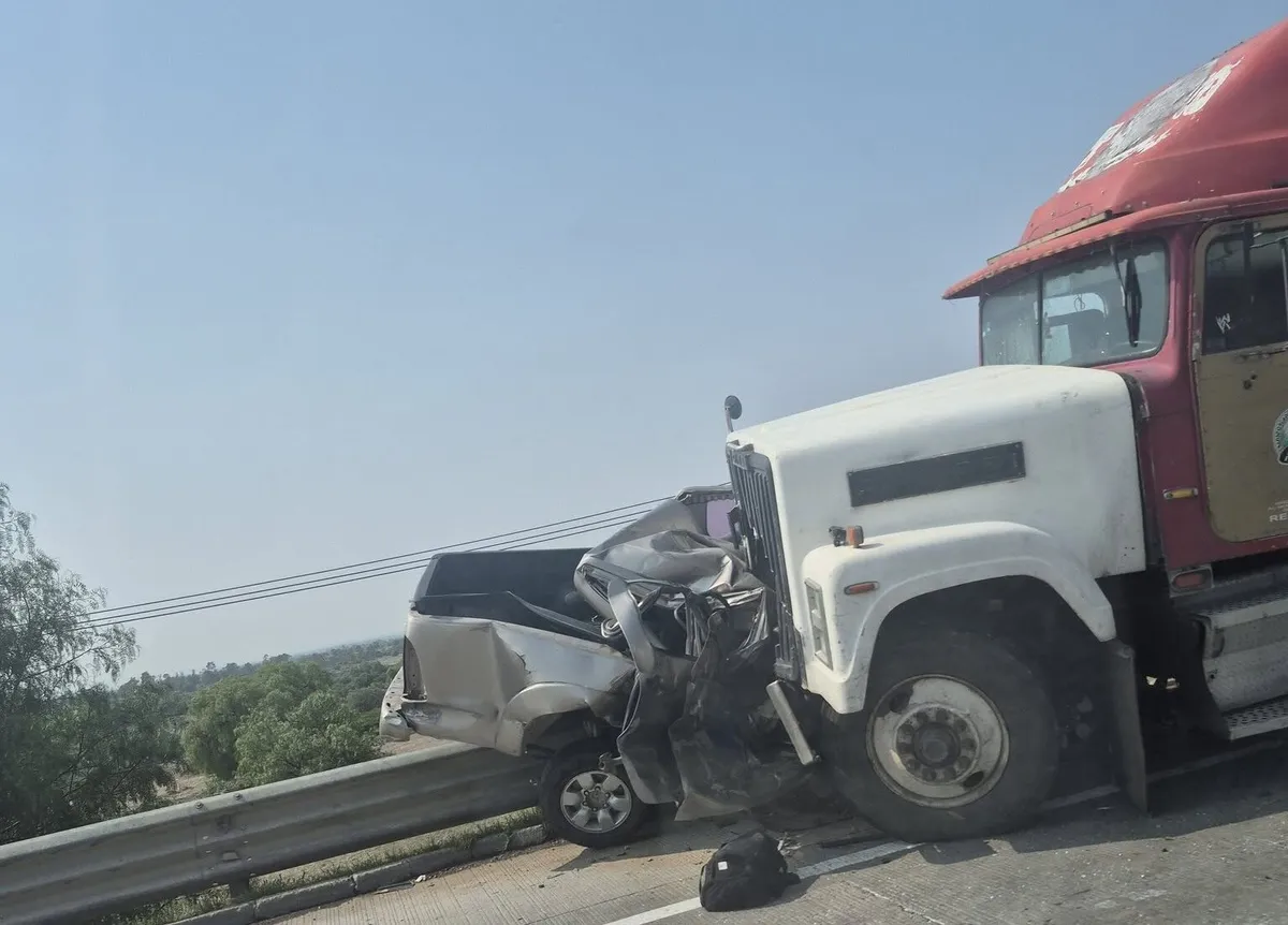 Camionte choca contra trailer en el Arco Norte