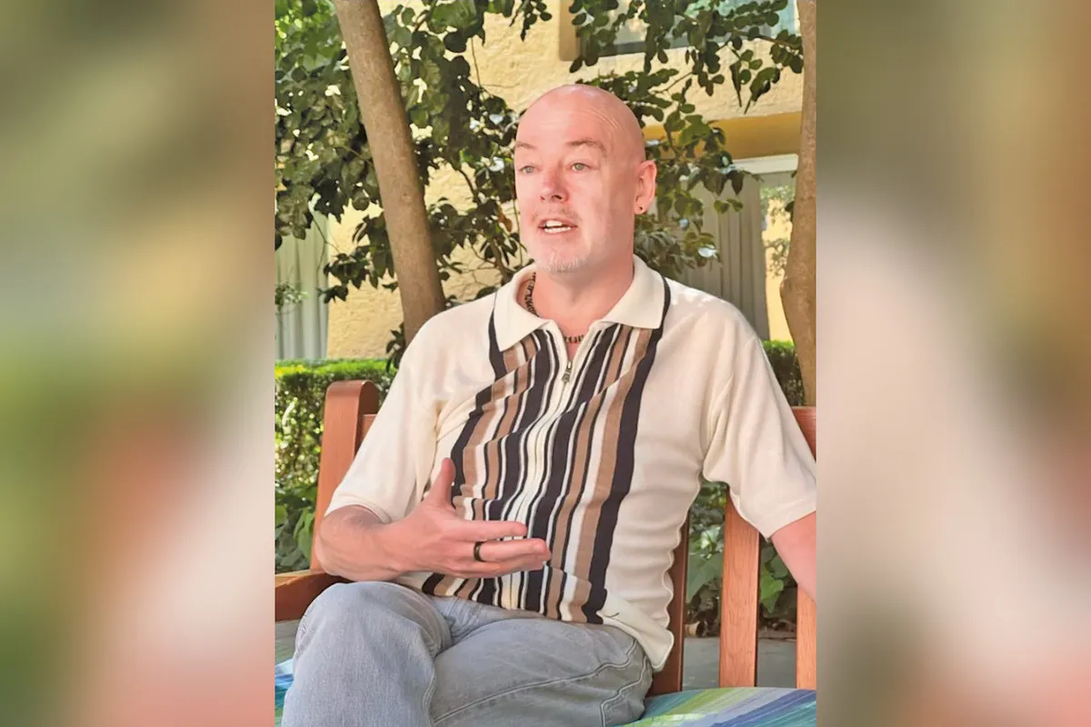 La gente pierde muy fácil su humanidad: John Boyne