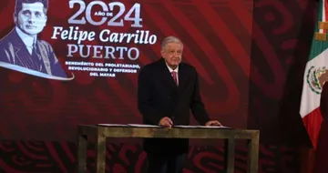 Despiden a AMLO con canción inédita durante su última mañanera