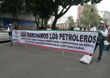 Jubilados de Pemex y CFE exigen revisar reforma de pensiones