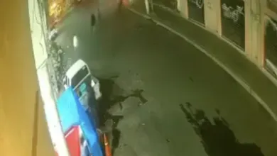 El asalto quedó captado en video. Comerciantes alertan por la inseguridad en los alrededores de La Fayuca y piden mayor vigilancia.