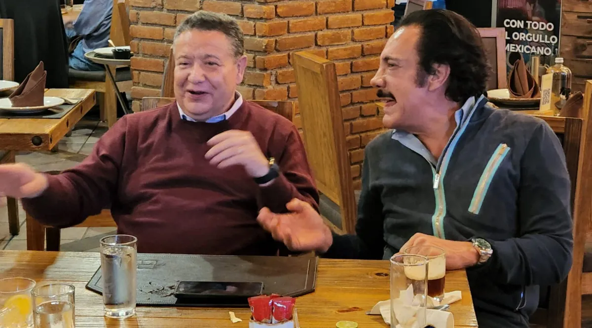 Fayad y Menchaca se reúnen para acordar una transición pacífica