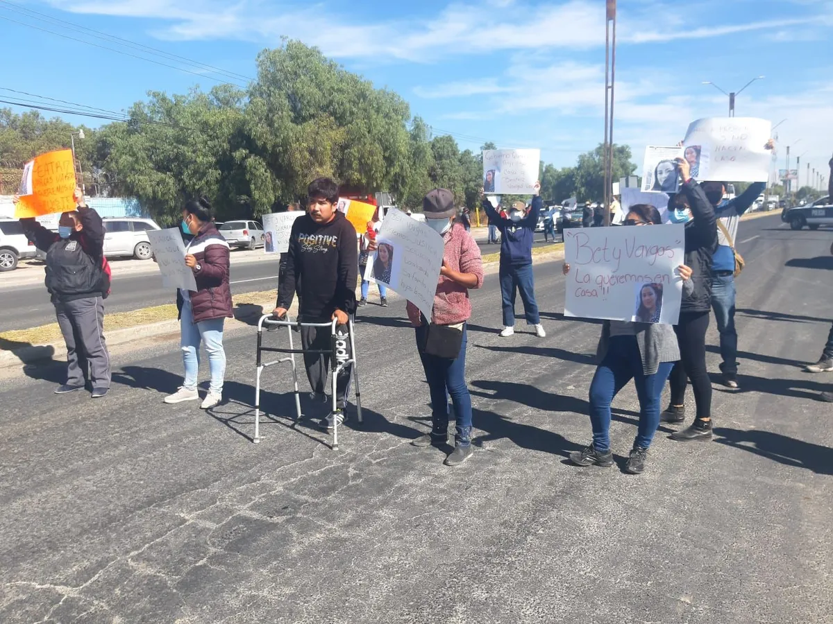 Cierran la carretera libre México-Pachuca; exigen localización de mujer