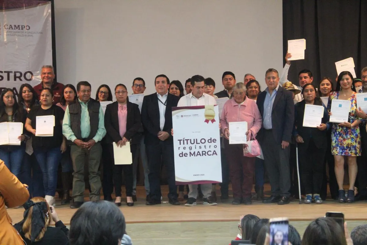 Entregan 50 registros de marca a agroempresas de Hidalgo