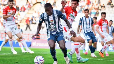 Foto de jugadores de Pachuca y Necaxa, que empataron a un gol en la Jornada 10.