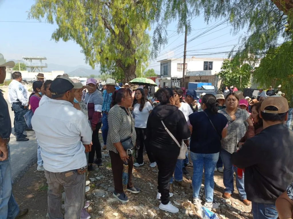 Pobladores de la Endhó piden a Semarnat rentar 10 trituradoras contra lirio y mosco culex