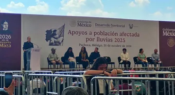 La presidenta Claudia Sheinbaum Pardo durante la entrega de apoyos a familias de Hidalgo afectadas por la vaguada monzónica de 2025