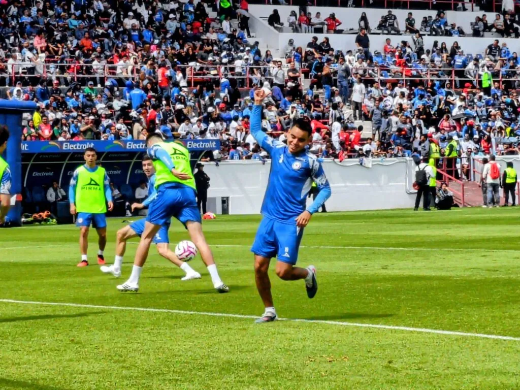 Cruz Azul desata la euforia de su afición durante entrenamiento en Hidalgo