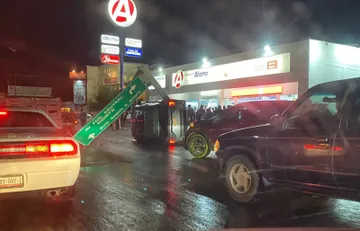 Camioneta volcada