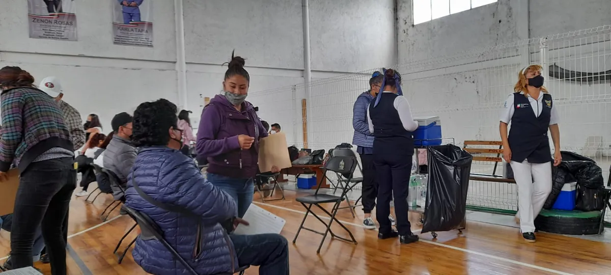Con fluidez, jornada de vacunación en Pachuca para adultos de 40 a 49 años