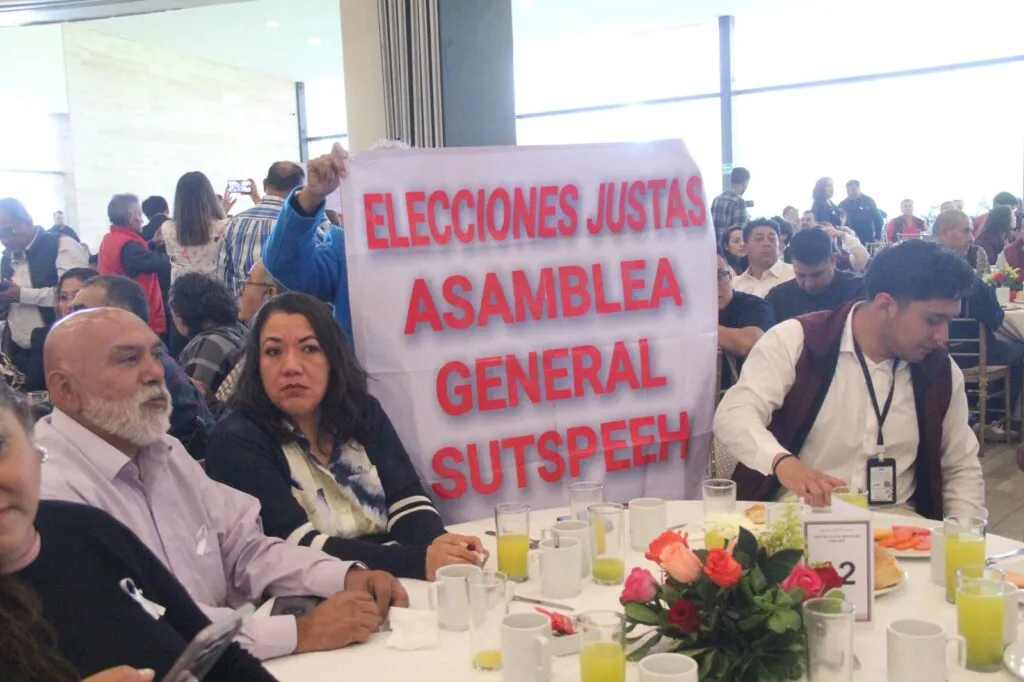 Renuncia del secretario del SUTSPEEH desata aplausos; anuncian nueva elección sindical