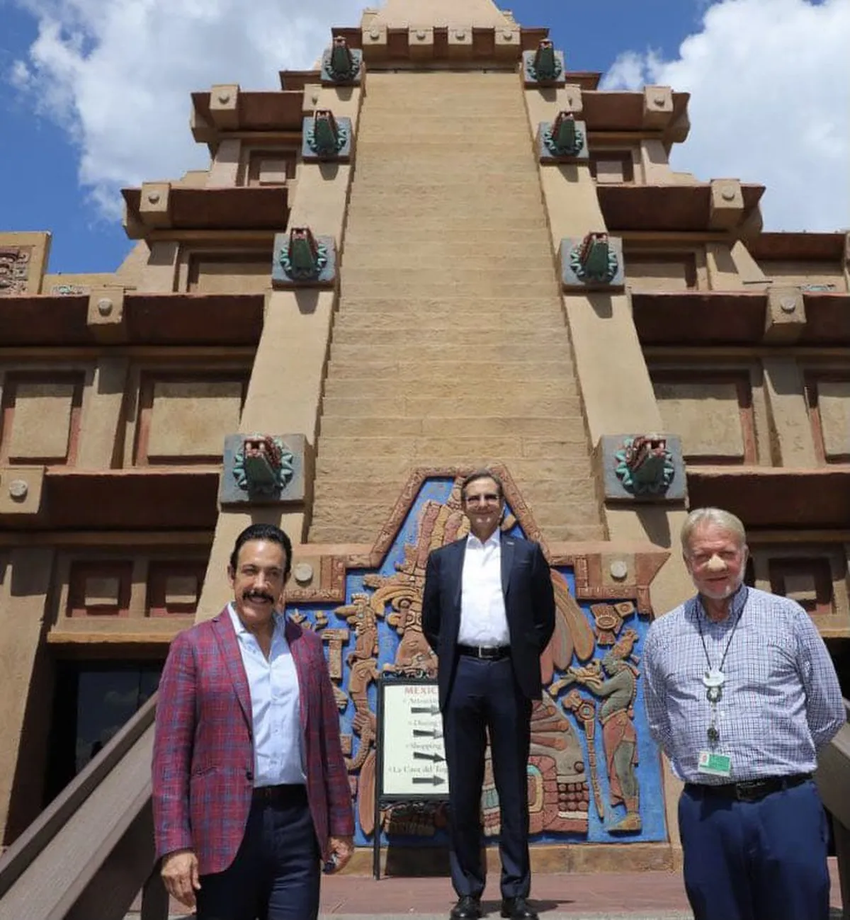 Fayad propone Mes de Hidalgo en Walt Disney World