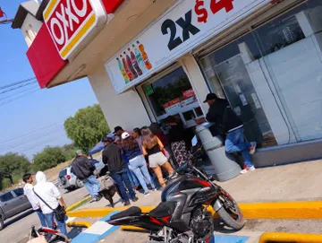 La protesta en una tienda de conveniencia en El Arenal movilizó a policías este domingo, aunque todo terminó sin incidentes