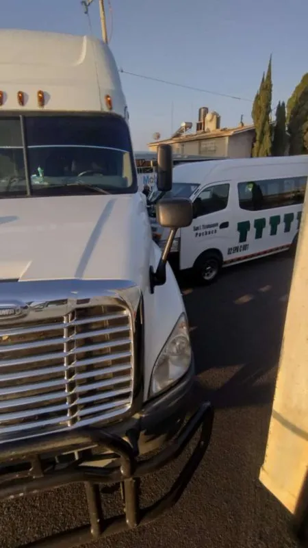 Accidente en la Pachuca-Tulancingo: choque entre combi y tráiler deja lesionados