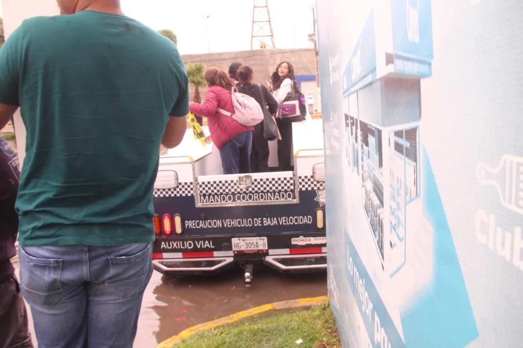 Lluvias generan escurrimientos en distintos puntos de Pachuca; autoridades mantienen vigilancia