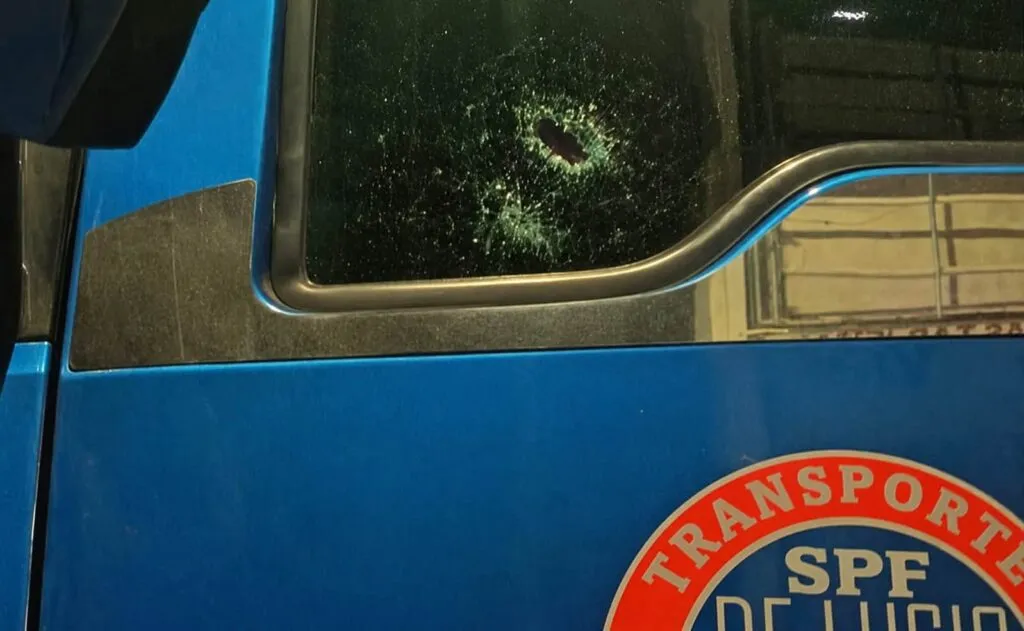 ¡A balazos! Atacan un tractocamión durante intento de asalto en la México-Pachuca