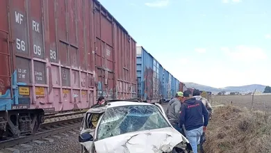Tren impacta automóvil en Actopan