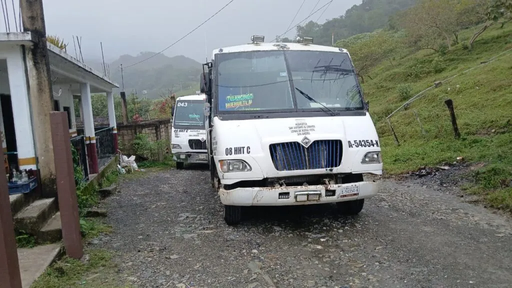 Colapsa puente provisional en Huehuetla, comunidades quedan incomunicadas