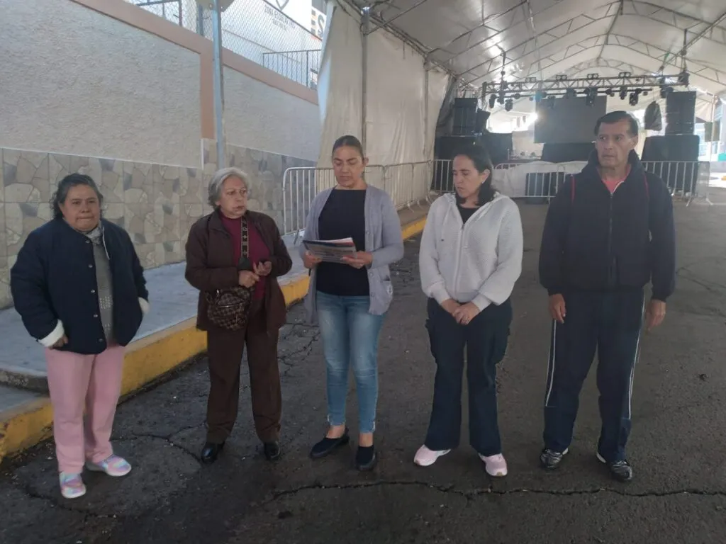 Renuncia comité en plena Feria de los Angelitos de Tulancingo; vecinos toman el control