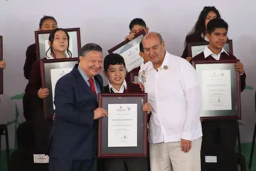 Premian a 32 estudiantes hidalguenses en Olimpiada del Conocimiento Infantil 2024