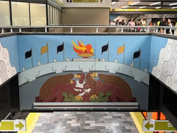 Murales y elementos gráficos en la renovada estación Universidad del Metro de la Ciudad de México.