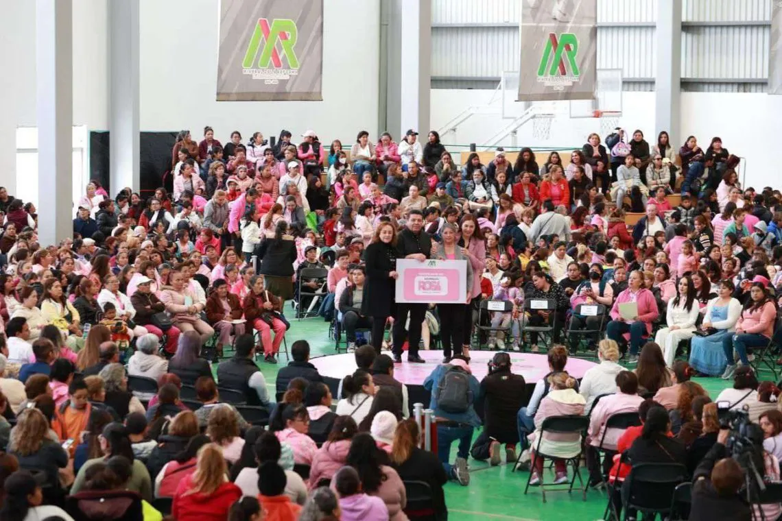 Entregan Apoyos del Programa Aguinaldo Rosa en Mineral de la Reforma