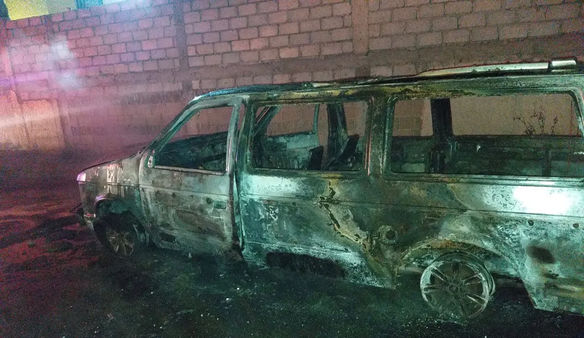 Se incendia auto en Tepojaco, Tizayuca