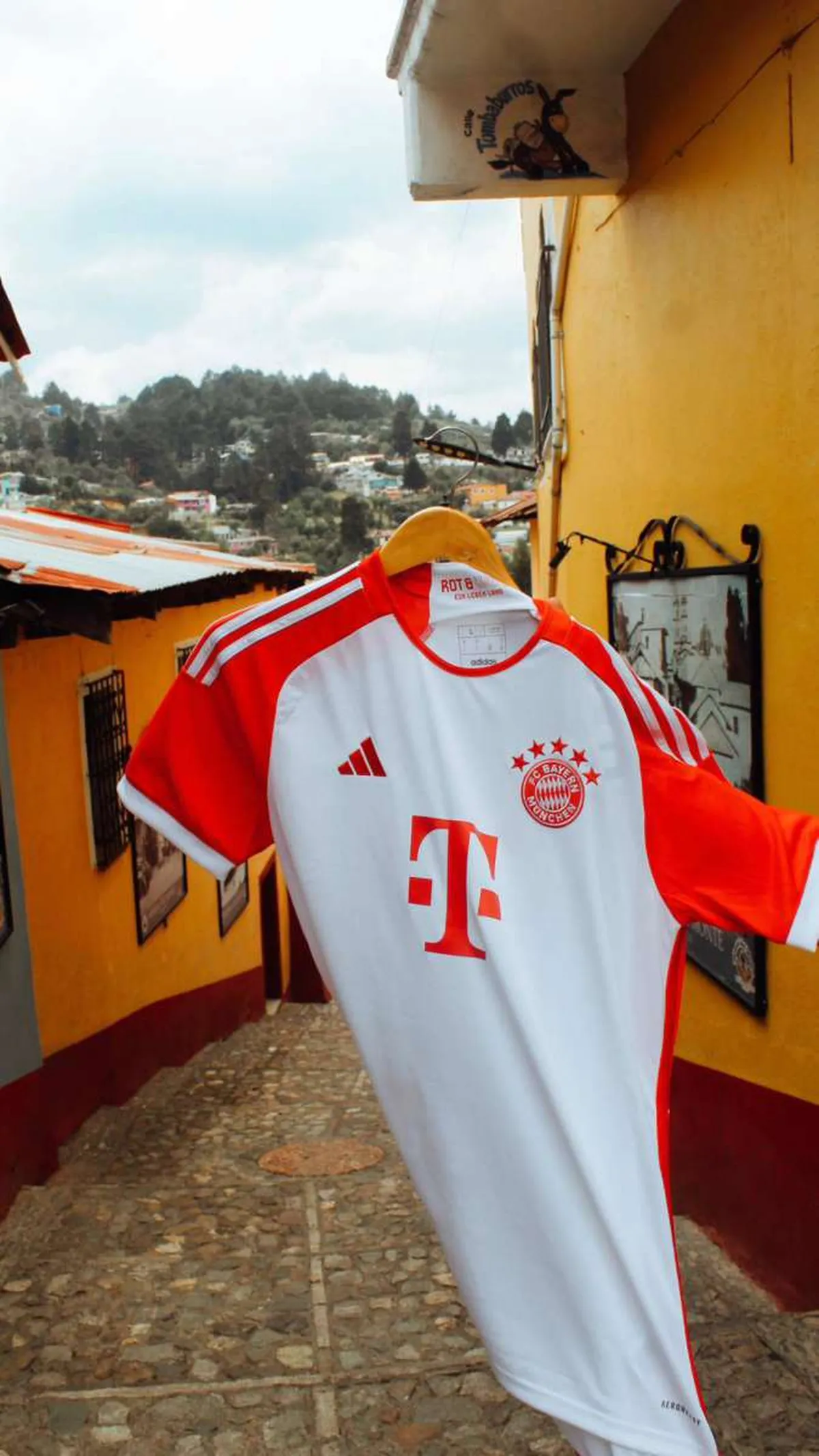 El FC Bayern Múnich presenta su nuevo uniforme en Real del Monte