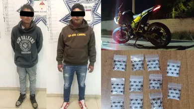 Policías de Mineral de la Reforma aseguran presunta droga sintética y una motocicleta robada durante operativo en Azoyatla.